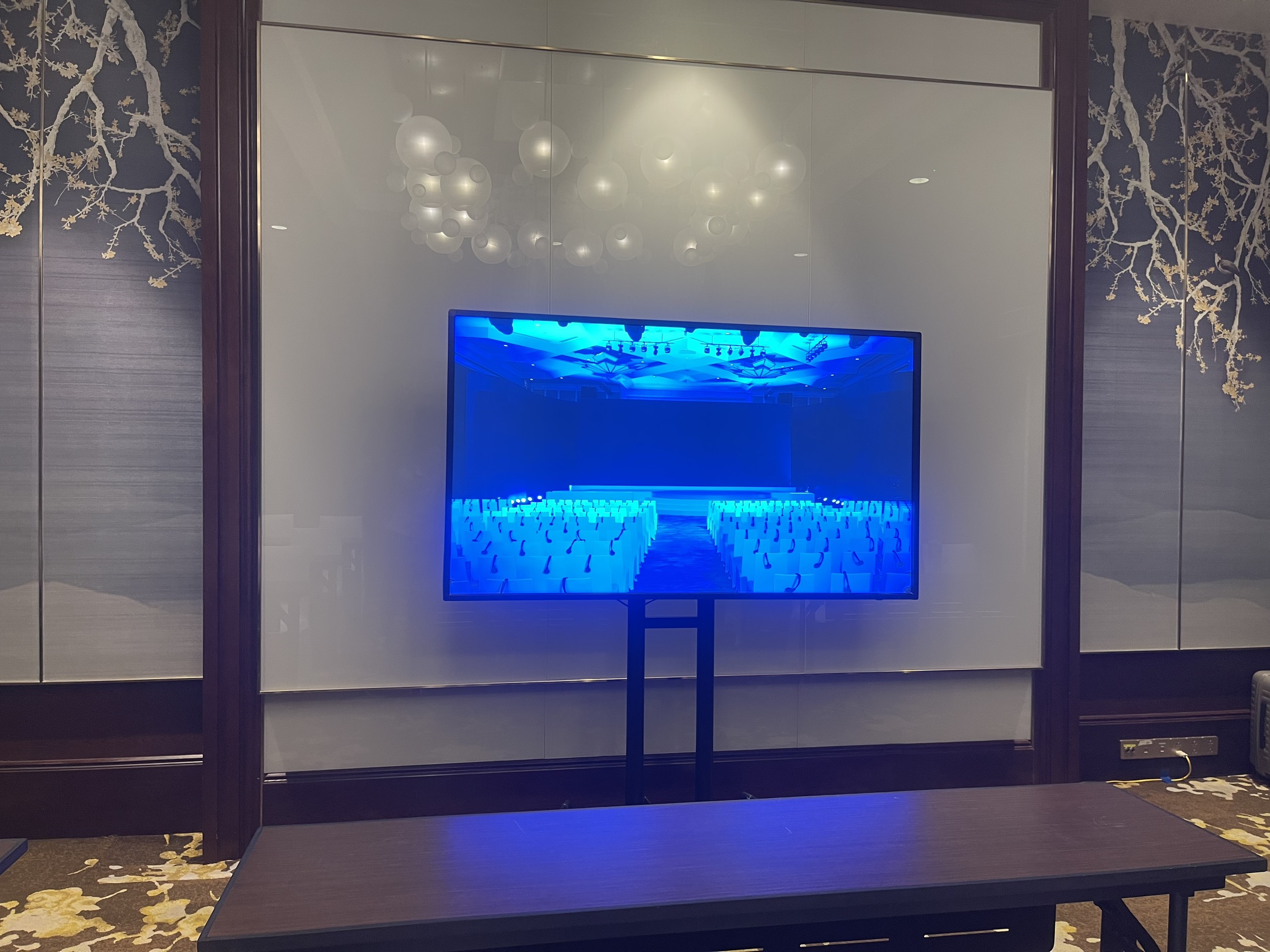 Tivi 75 inch line camera dây tín hiệu dài 100m