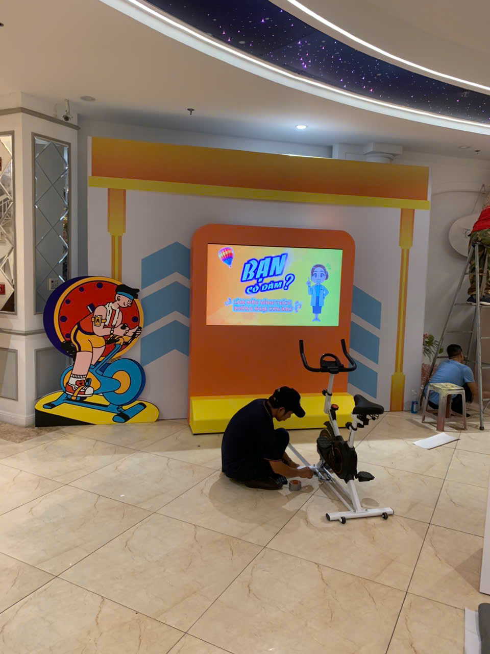 Cho thuê tivi 65 inch treo vách