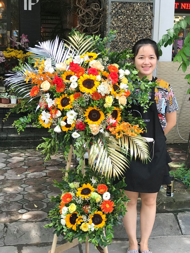 Kệ hoa hướng dương khai trương 2 tầng