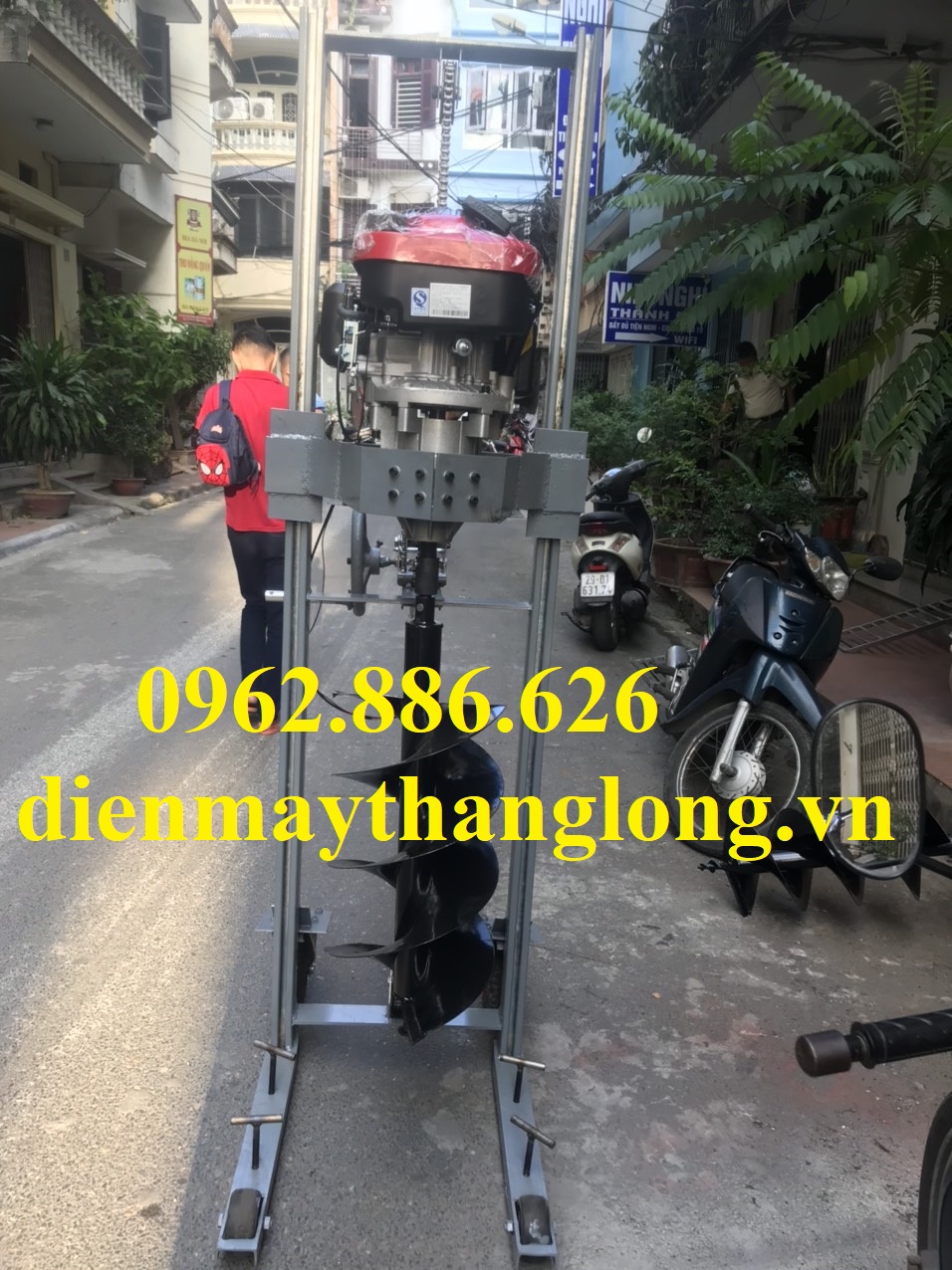 máy khoan cọc năng lượng mặt trời