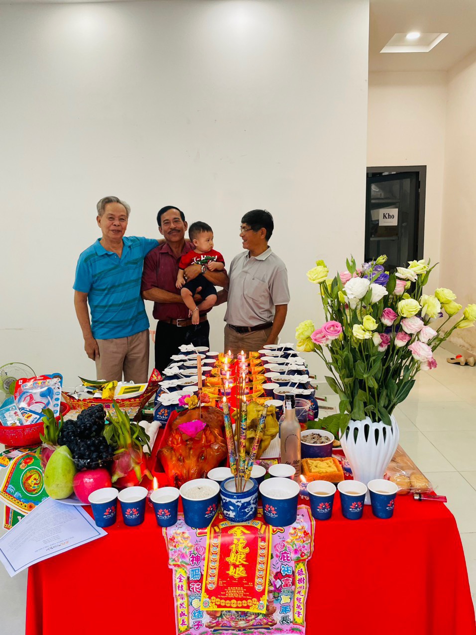 Mâm Cúng Thôi Nôi Bé Trai Có Heo Quay Nguyên Con