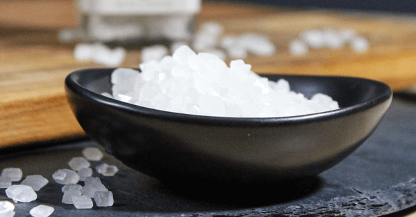 Đường phèn có kích thước lớn hơn là đường tinh luyện