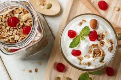 Sữa chua Hy Lạp là nguồn cung cấp vi sinh có lợi vô cùng dồi dào