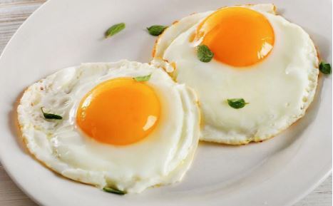 Trứng là loại thực phẩm thông dùng được nhiều người lựa chọn cho bữa sáng
