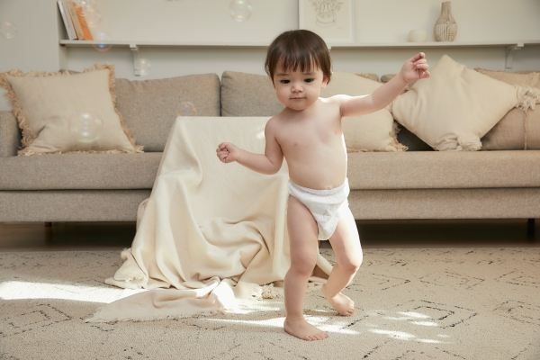 Bé biết đi nên chọn bỉm gì? Momo Rabbit mách mẹ