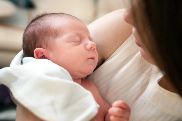 Những điều nên và không nên làm khi nuôi con bằng sữa công thức