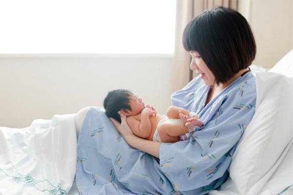 Ở cữ sau sinh cùng Momo Rabbit