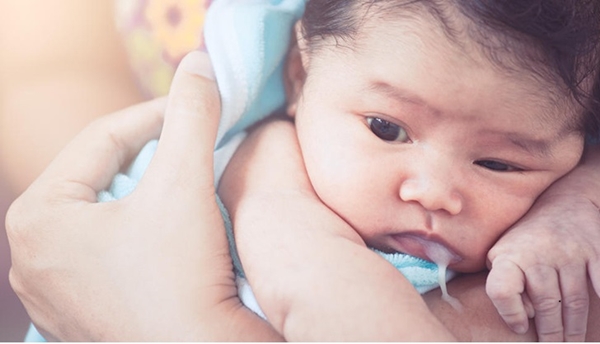 tìm hiểu nôn trớ ở trẻ sơ sinh cùng momo rabbit