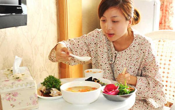 Ở cữ sau sinh cùng Momo Rabbit