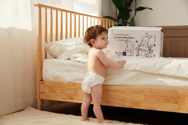 Một chiếc bỉm dán ôm khít, vừa vặn cho bé thoải mái