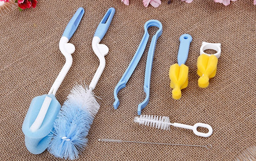 Vệ sinh bình sữa thường xuyên