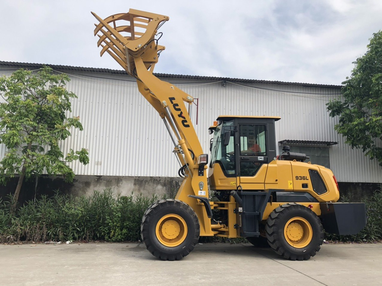 Bằng lái máy xúc có vai trò quan trọng khi điều khiển máy xúc hiện nay