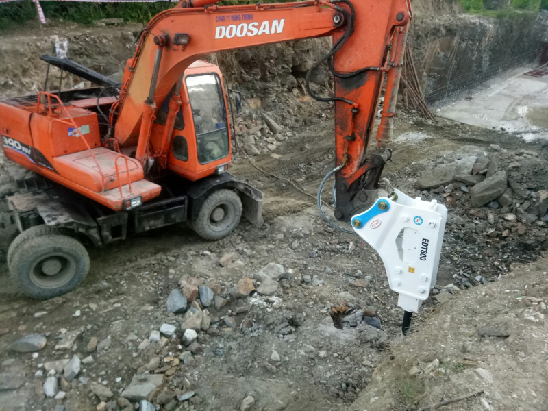 Các lưu ý khi sử dụng búa phá đá thủy lực