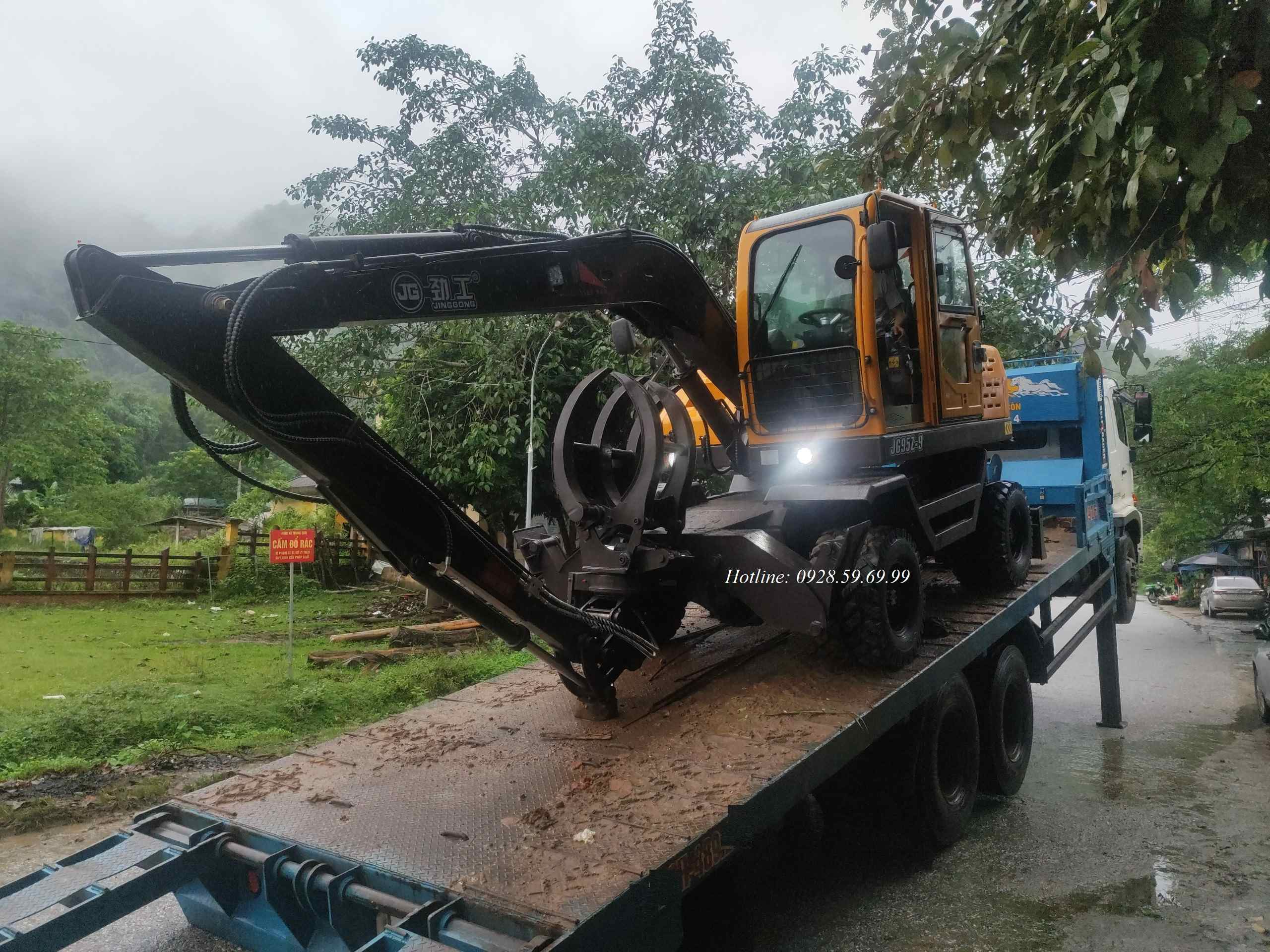 máy đào gắp gỗ