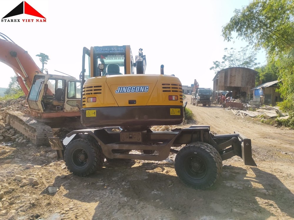 Máy xúc có phải xe máy chuyên dùng không?