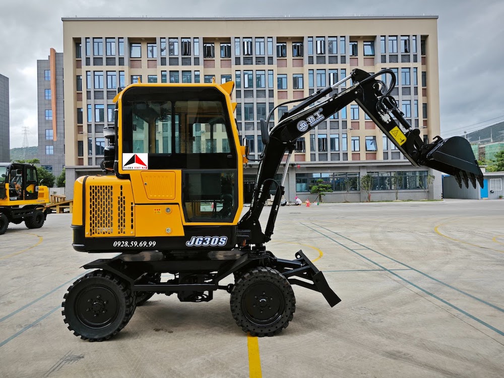 Máy xúc được lưu thông trên đường bộ trong trường hợp nào