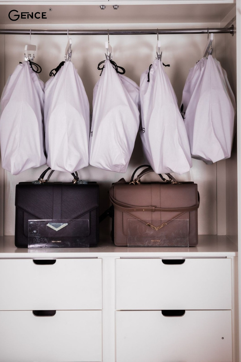 Bảo quản túi da trong tủ đựng quần áo