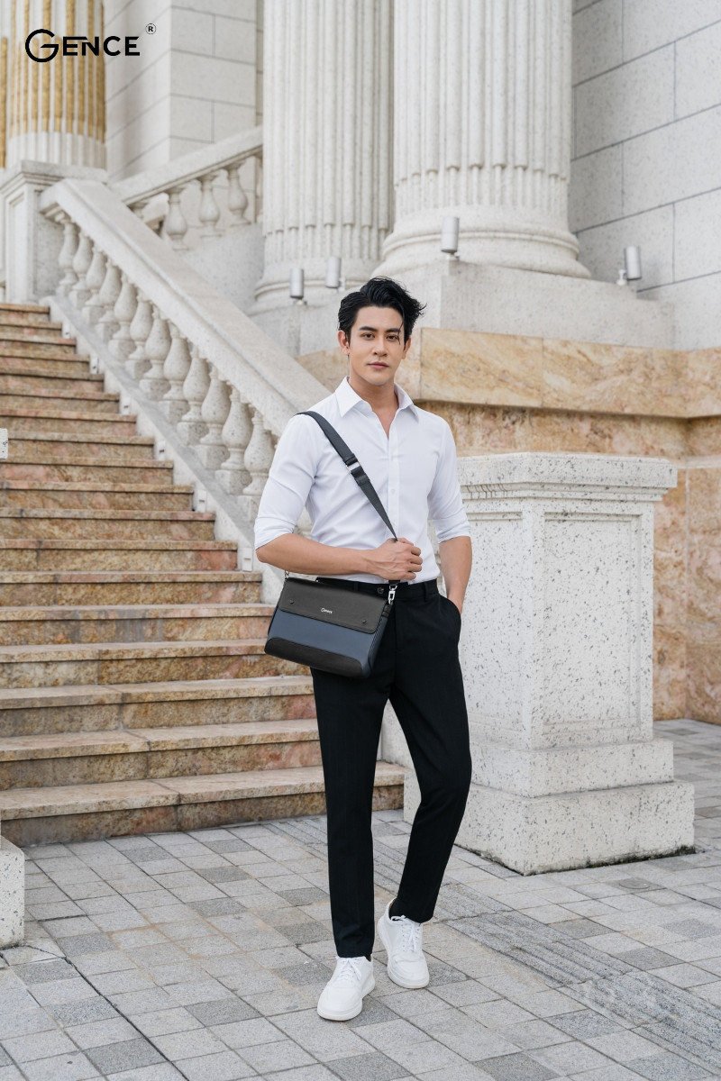 Túi đeo chéo kết hợp với quần tây, áo sơ mi