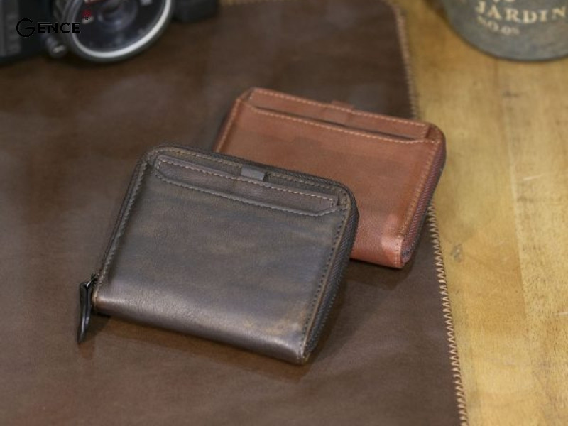 Bụi bám bẩn trên ví da