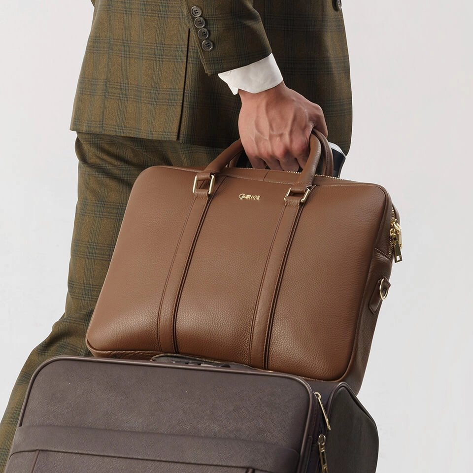 Túi xách đi công tác Mill GCE28 thiết kế quai đeo và tay cầm linh hoạt