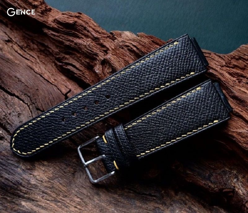 Chất liệu da bò Epsom được sử dụng để sản xuất dây đồng hồ