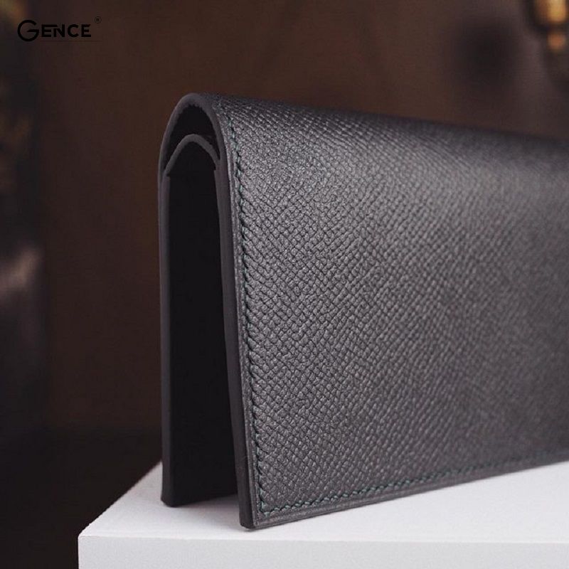 Da Epsom rất bền, nhẹ và rất dễ làm sạch bằng khăn ẩm