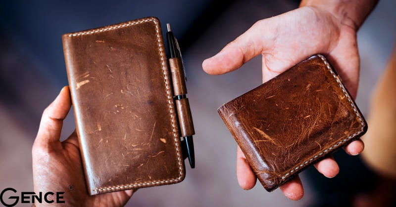 Ví da bị nứt làm mất tính thẩm mỹ và độ bền của đồ da thật