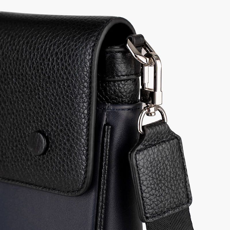 Độ bền đi cùng năm tháng của túi chéo nam TD12 Gence