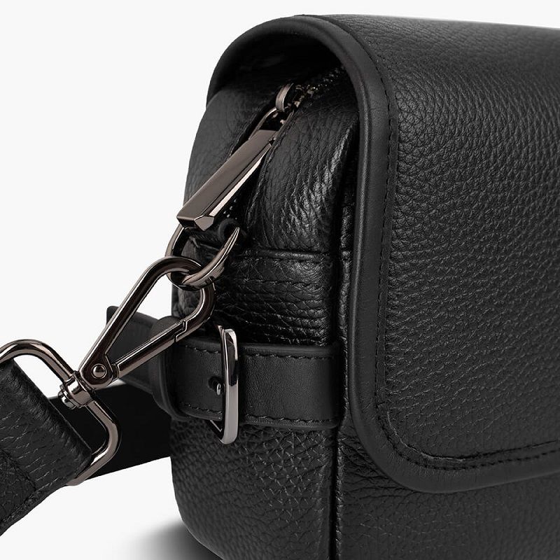 Dòng da bò Mill cao cấp tạo nên túi đeo chéo nam TD07 Gence