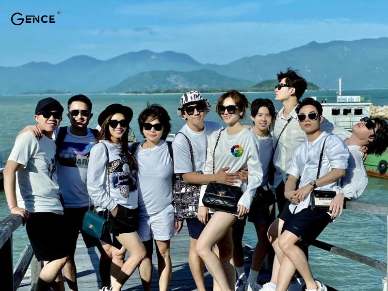 Dress code đi biển tạo sự ấn tượng và hài hòa