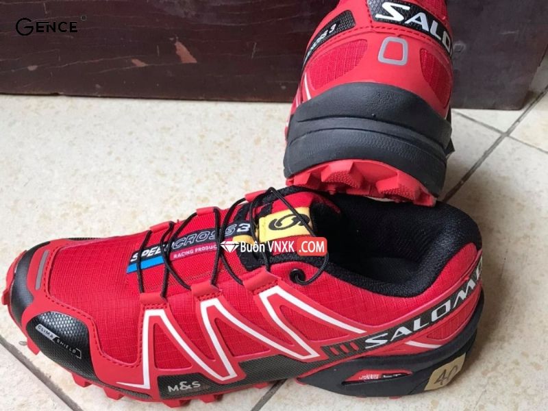 Giày salomon có giá thành cao