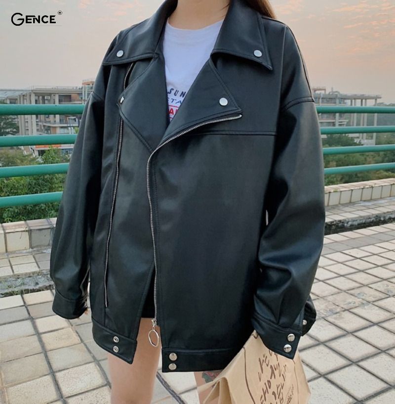 Kết hợp hoàn hảo giữa áo khoác da và áo thun giấu quần