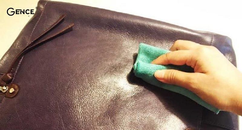 Làm sạch bề mặt da Epsom dễ dàng và nhanh chóng