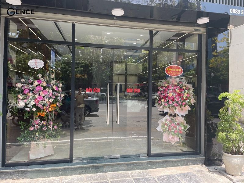 Lẵng hoa tươi thắm được gửi đến từ đối tác thân thiết của Gence