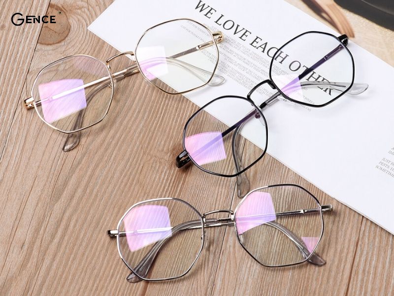 Kính hình học giúp tạo sự nổi bật trên đường nét khuôn mặt