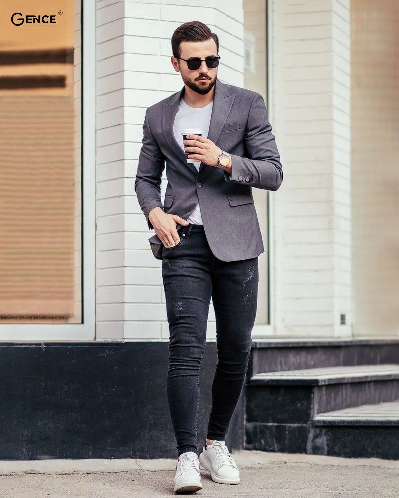 Mix giày sneaker với áo vest và quần jean