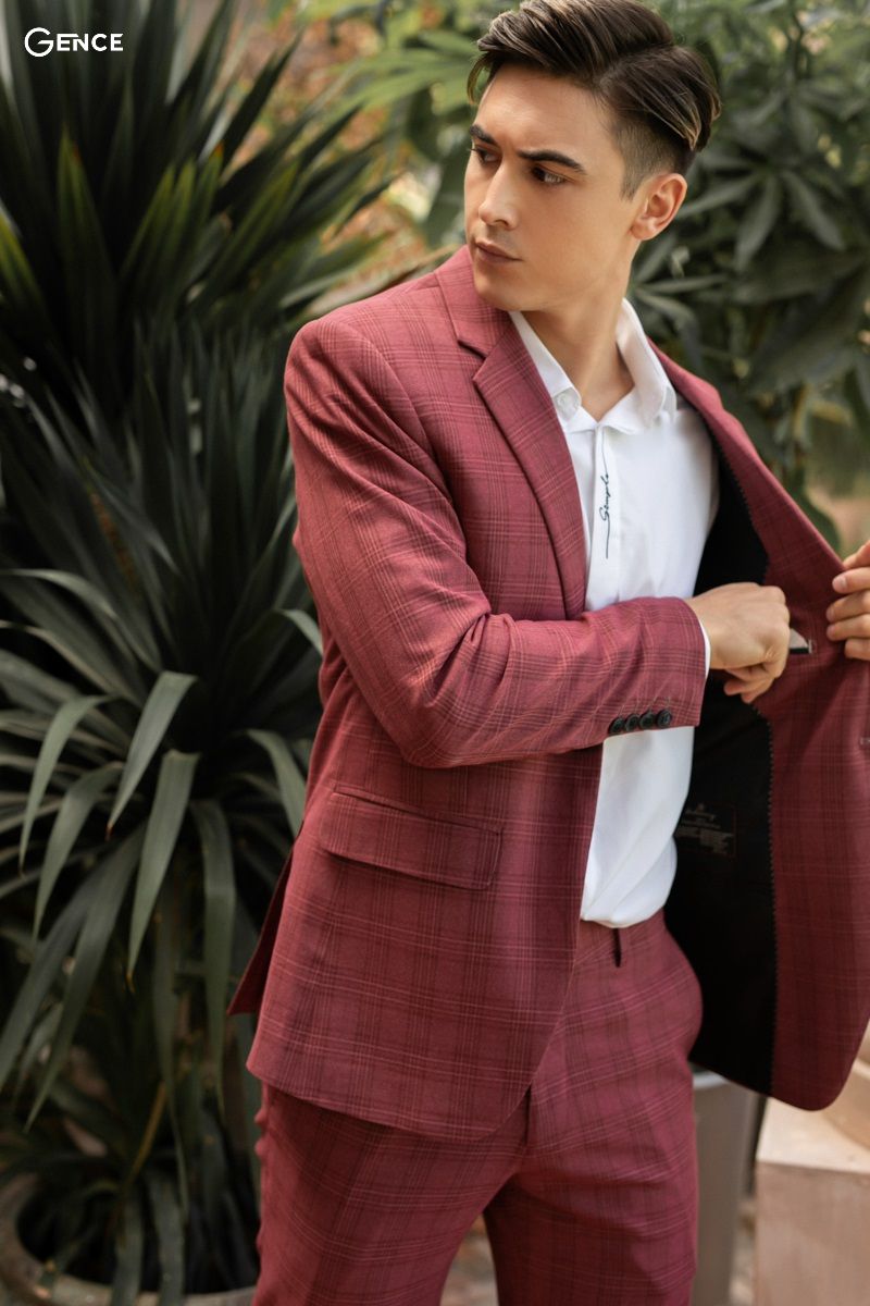 Nam giới không nên chọn trang phục màu sắc nổi bật đi làm