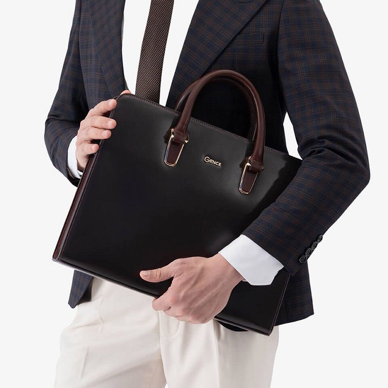 Nhân viên kinh doanh bất động sản lên đồ cùng cặp da CTS08 Gence