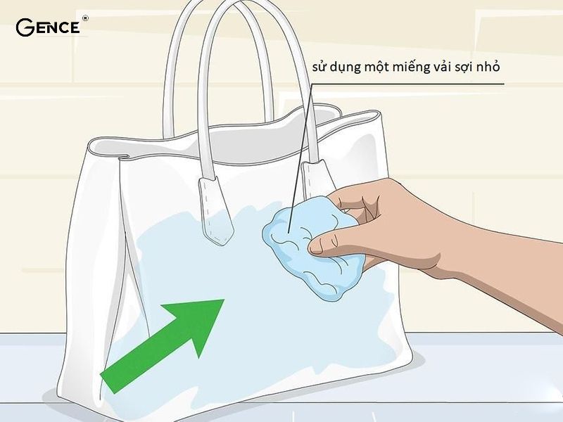 Nước ấm có thể giúp vệ sinh túi da màu trắng