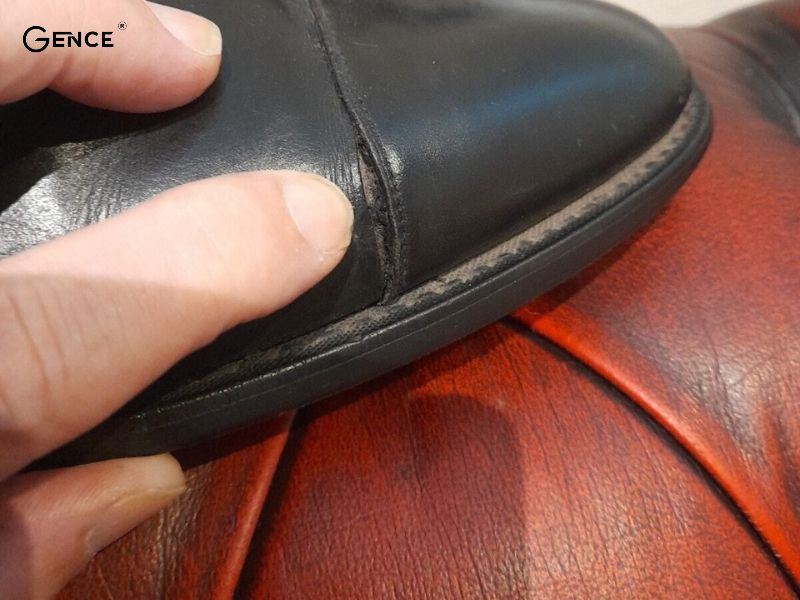 Đường chỉ may không cẩn thận ở giày da giả