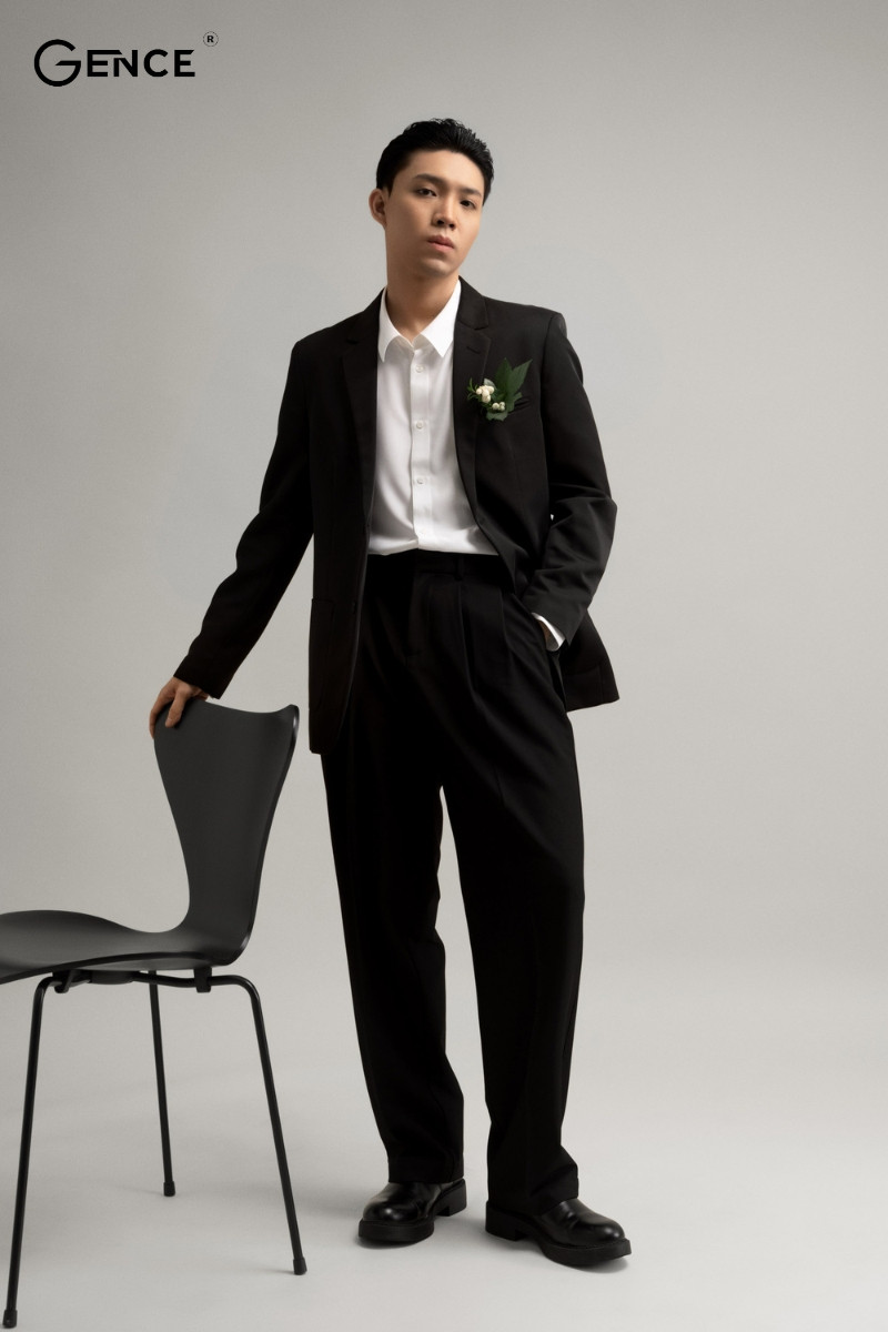 Quần tây và blazer là hai item không thể thiếu của quý ông