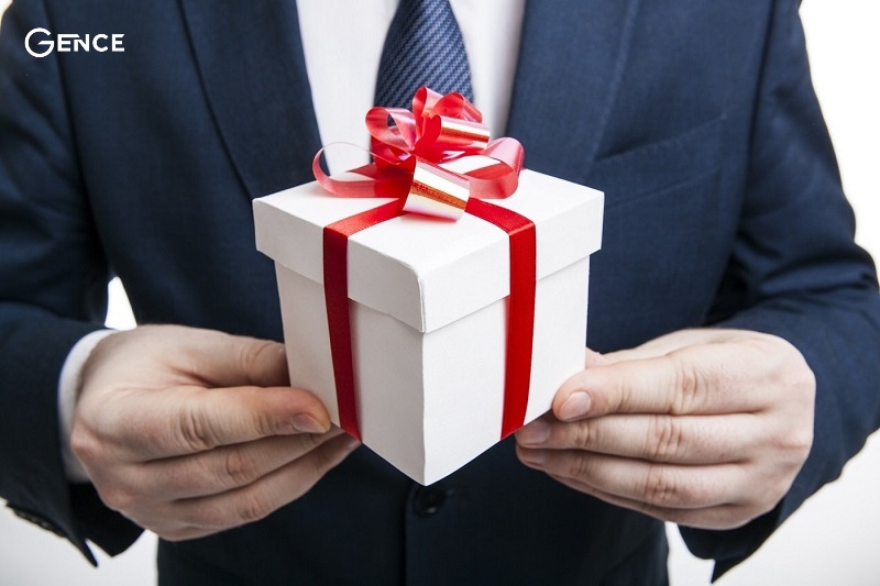 Quà sinh nhật cho sếp nam là lời cảm ơn đến người lãnh đạo