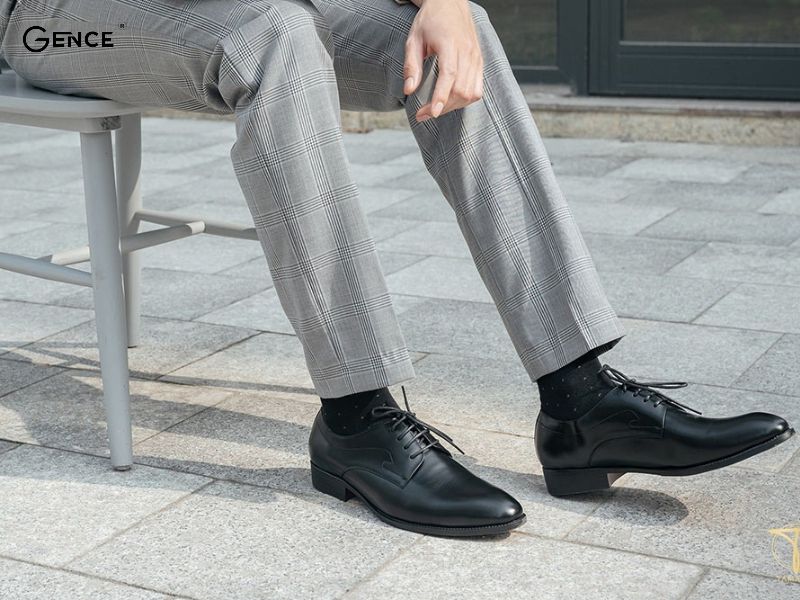 Lựa chọn màu tất thích hợp hoặc tương tự màu quần tây