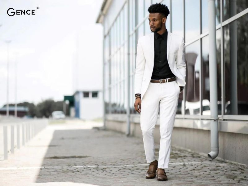 Kết hợp giày trẻ trung, năng động với quần tây trắng