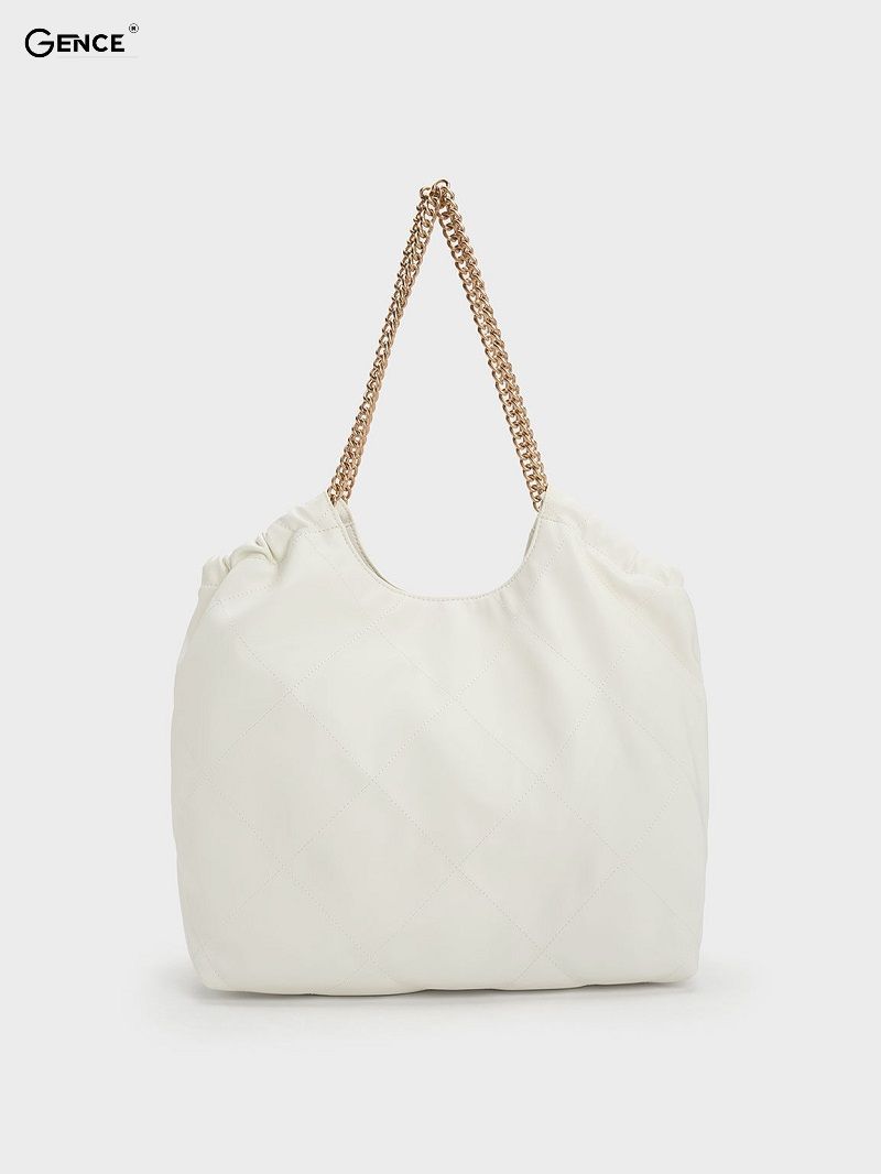 Sau khi vệ sinh túi da màu trắng nên để khô tự nhiên