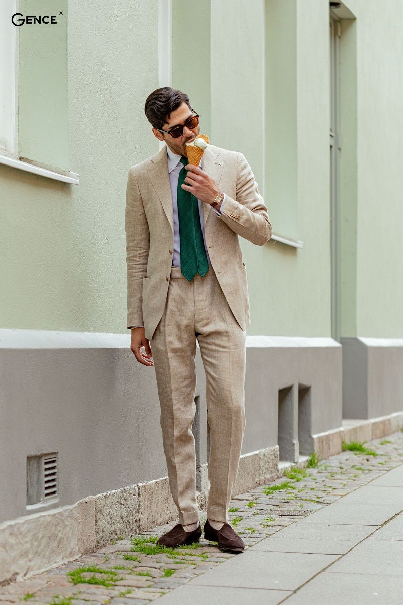 Suit linen cùng quần Chinos