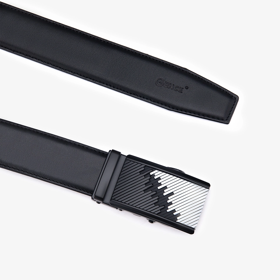 Phần cuối dây thắt lưng được in logo một cách tinh tế