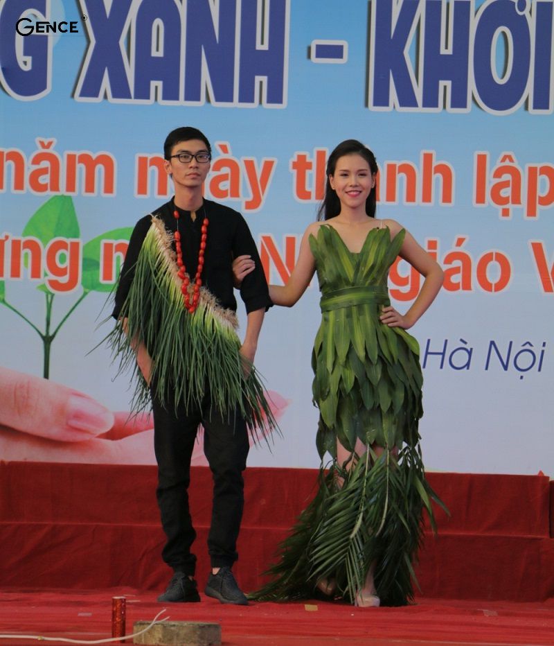 Trang phục từ lá cây gần gũi với thiên nhiên