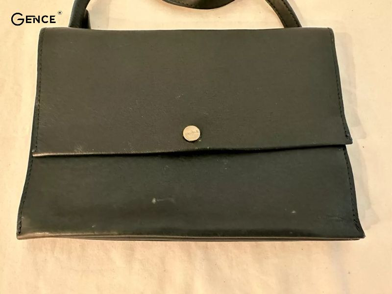 Túi da chất lượng thấp dễ bị nhăn hơn