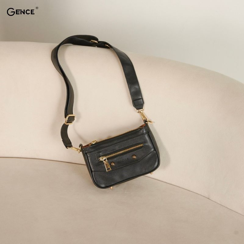 Túi đeo chéo 2 dây không chứa được quá nhiều đồ